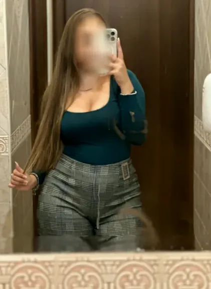 Büsra, 24