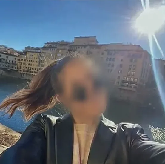 Carina, 27
