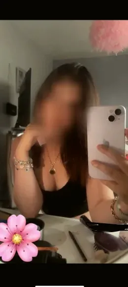 Elif, 20