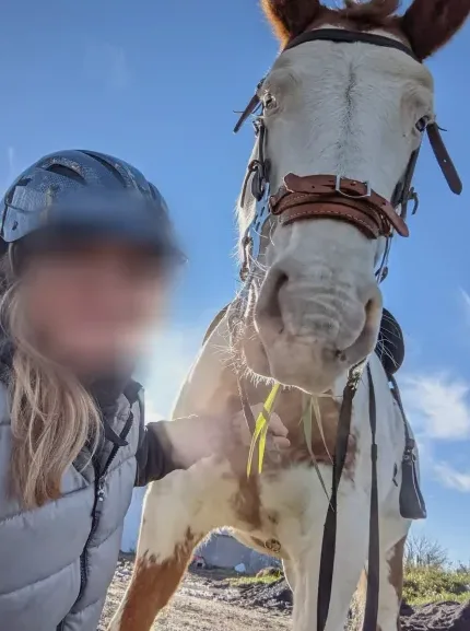 Esra, 35