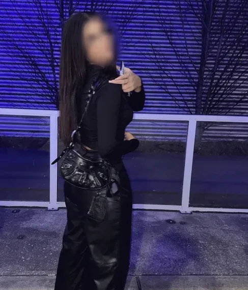 Julia, 19