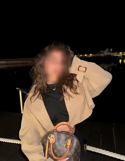 Julia, 29