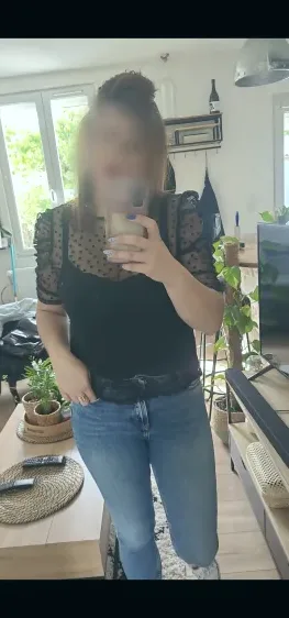 Lara, 34