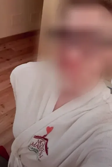 Laura, 40