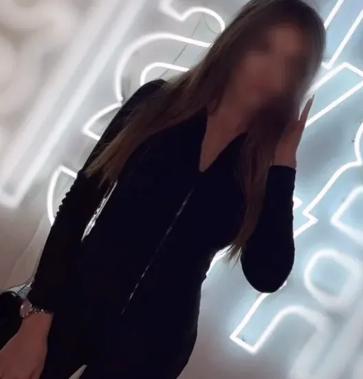 Lena, 32