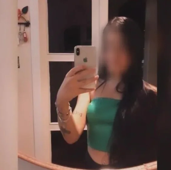 Lilly, 20
