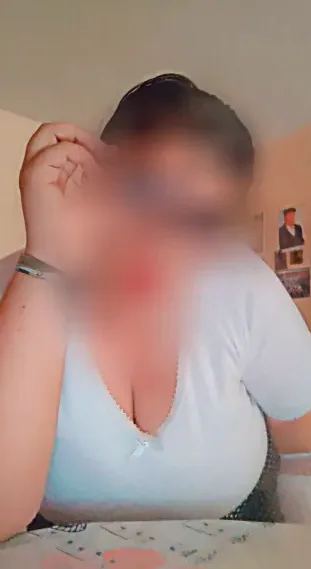 Manuela, 35