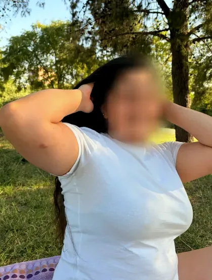 Melanie, 23