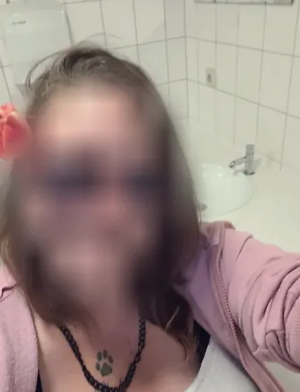 Pia, 33