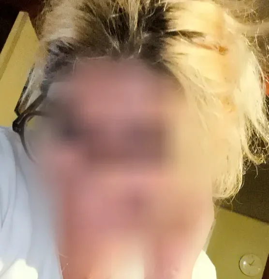 Sabrina, 35